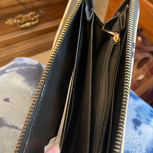 Disney Classic Unisex Continental Wallet with Zipper - Picture 8 of 11